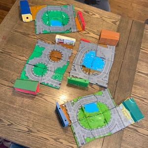 4 Thomas & Friends Train & Playset